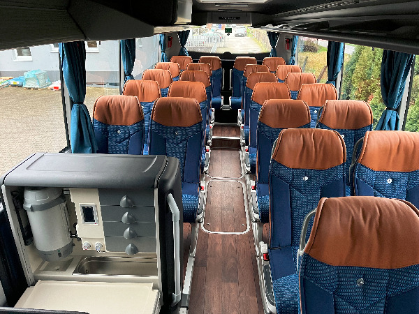 neuer-bus-ab-dez-2023-innenansicht-hinten